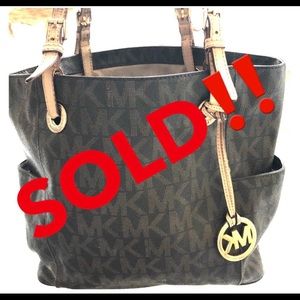 Michael Kors
Jet Set Item EW Signature Tote Medium